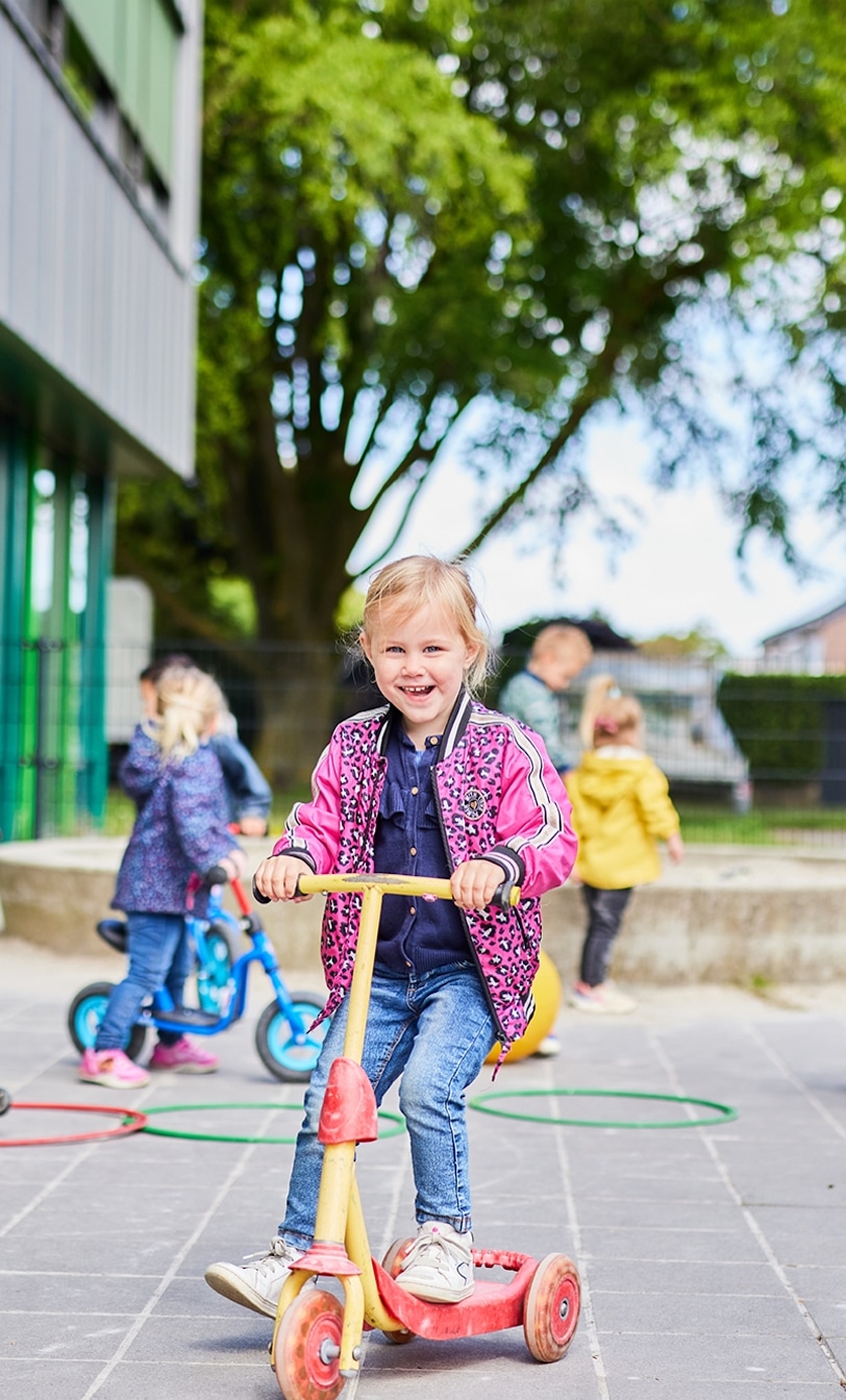 Buitenspelen met de step