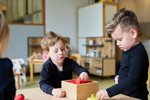 kinderen spelen